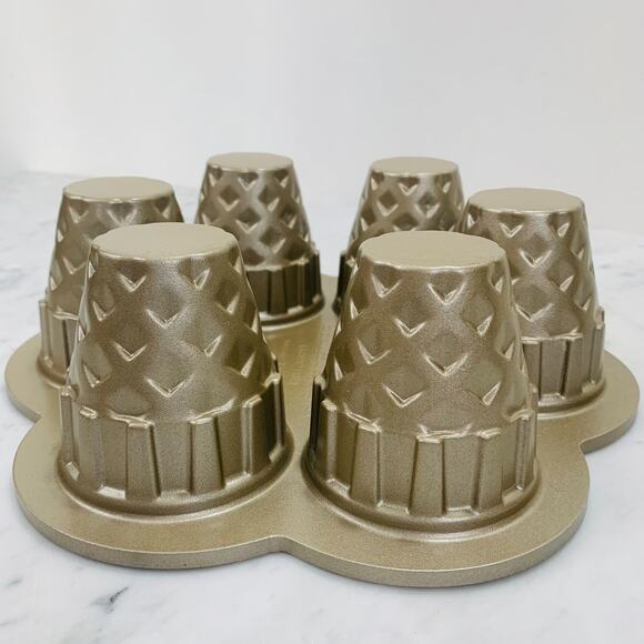 WILLIAMS-SONOMA Nordic Ware Ice Cream Cone Cupcake Pan 4.5 Cups Gold USA EUC - Picture 4 of 8